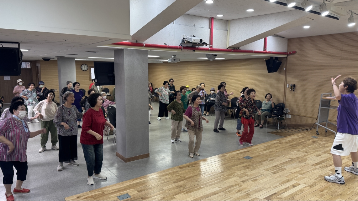 연수구 치매안심센터는 4월부터 11월까지 어르신들의 인지 건강 증진과 활기찬 노후 지원을 위해 찾아가는 치매예방 프로그램을 운영한다